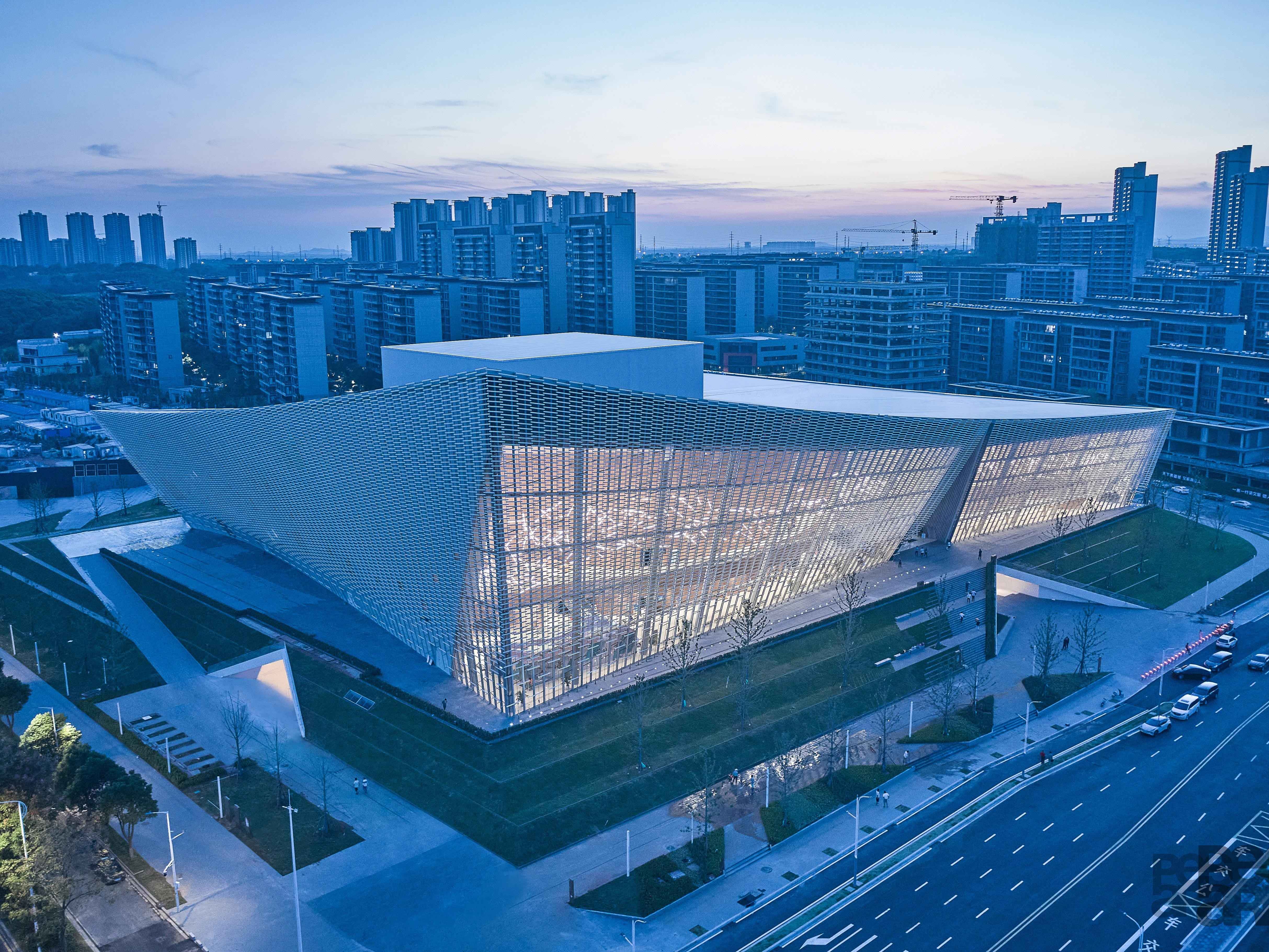 Main-image-PES-Nanchang-North facade-Night.jpg