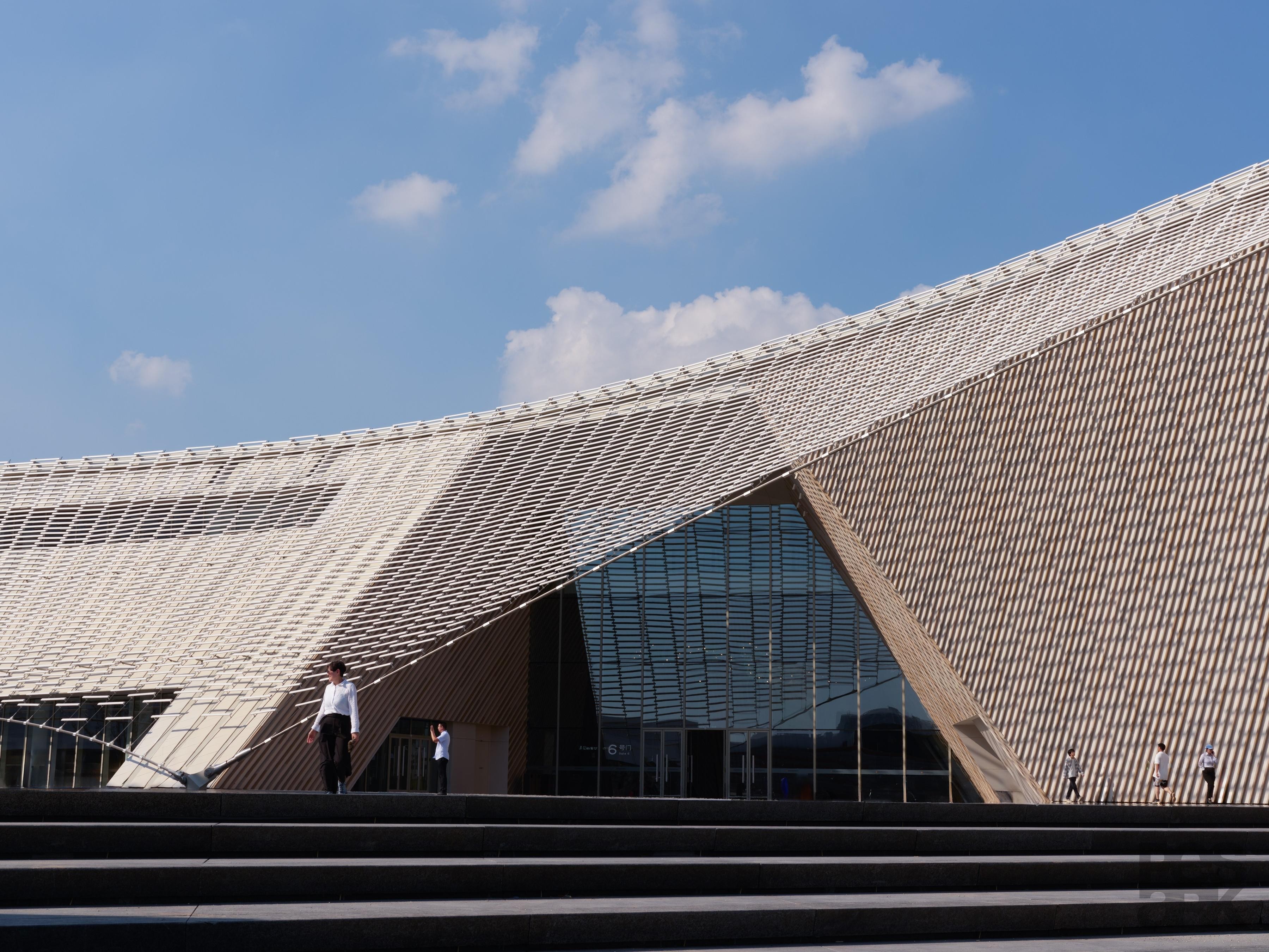 PES-Nanchang-South entrance and cable suspended ceramic veil.jpg