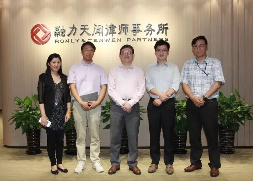 上海市浦东新区商业联合会会长蒋智敏一行到本所参观指导